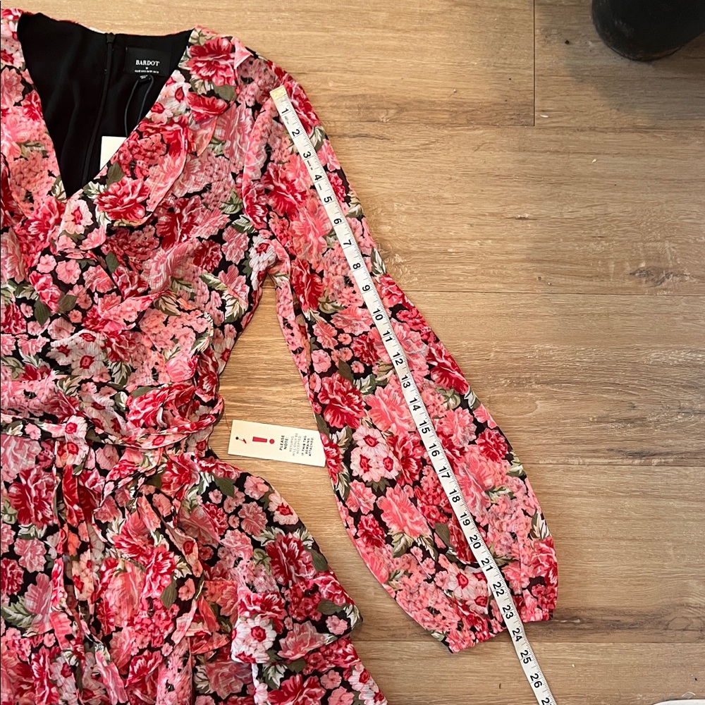 BARDOT Triple Frill Dress Color: Pink Gardenia Size 6 NWT - Picture 9 of 10
